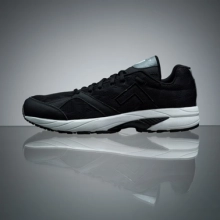 FEET Distance M musta