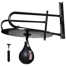 Päärynäpalloteline pallolla