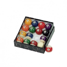 Biljardipallot kolmiolla